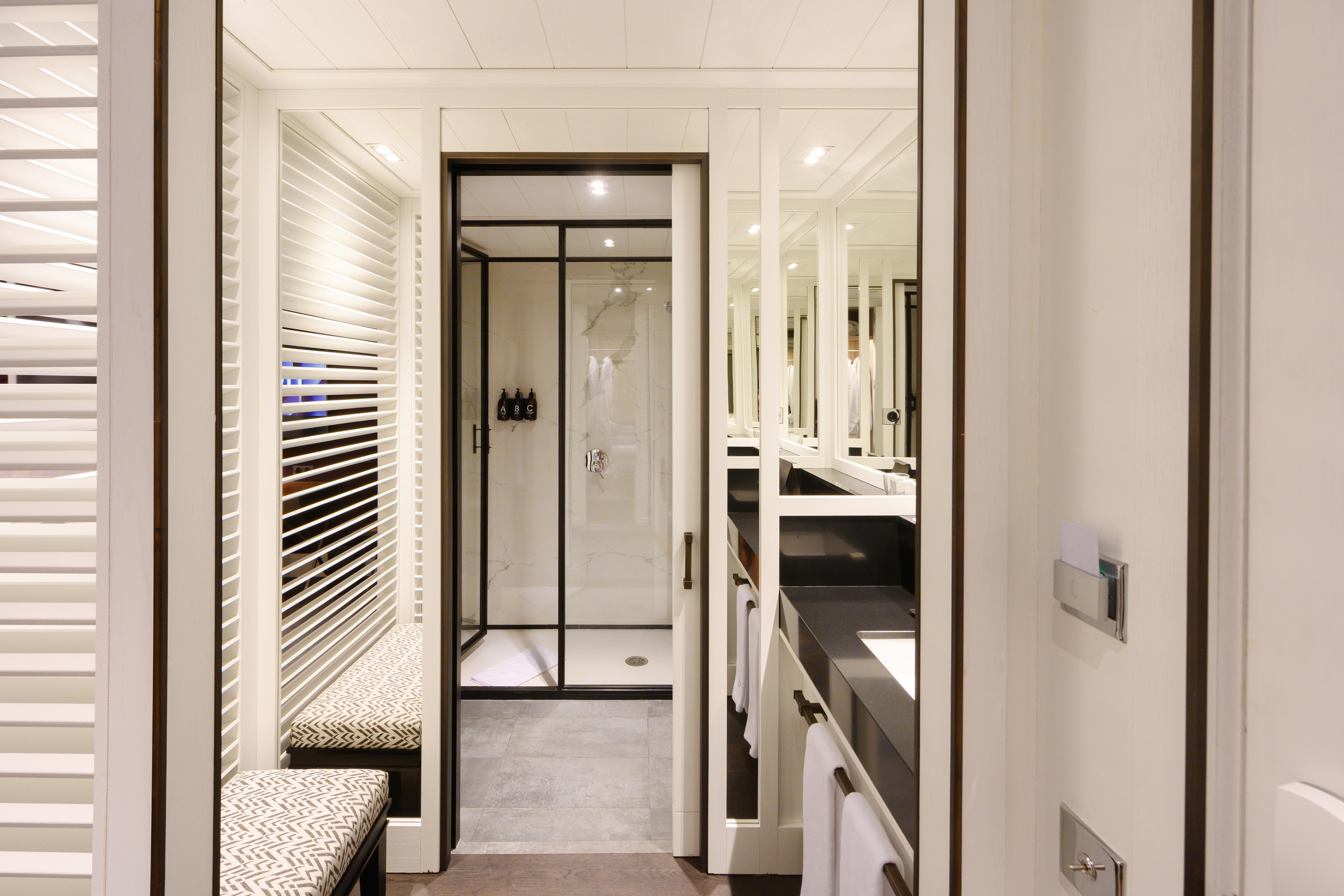 Hotel Seventy 4*