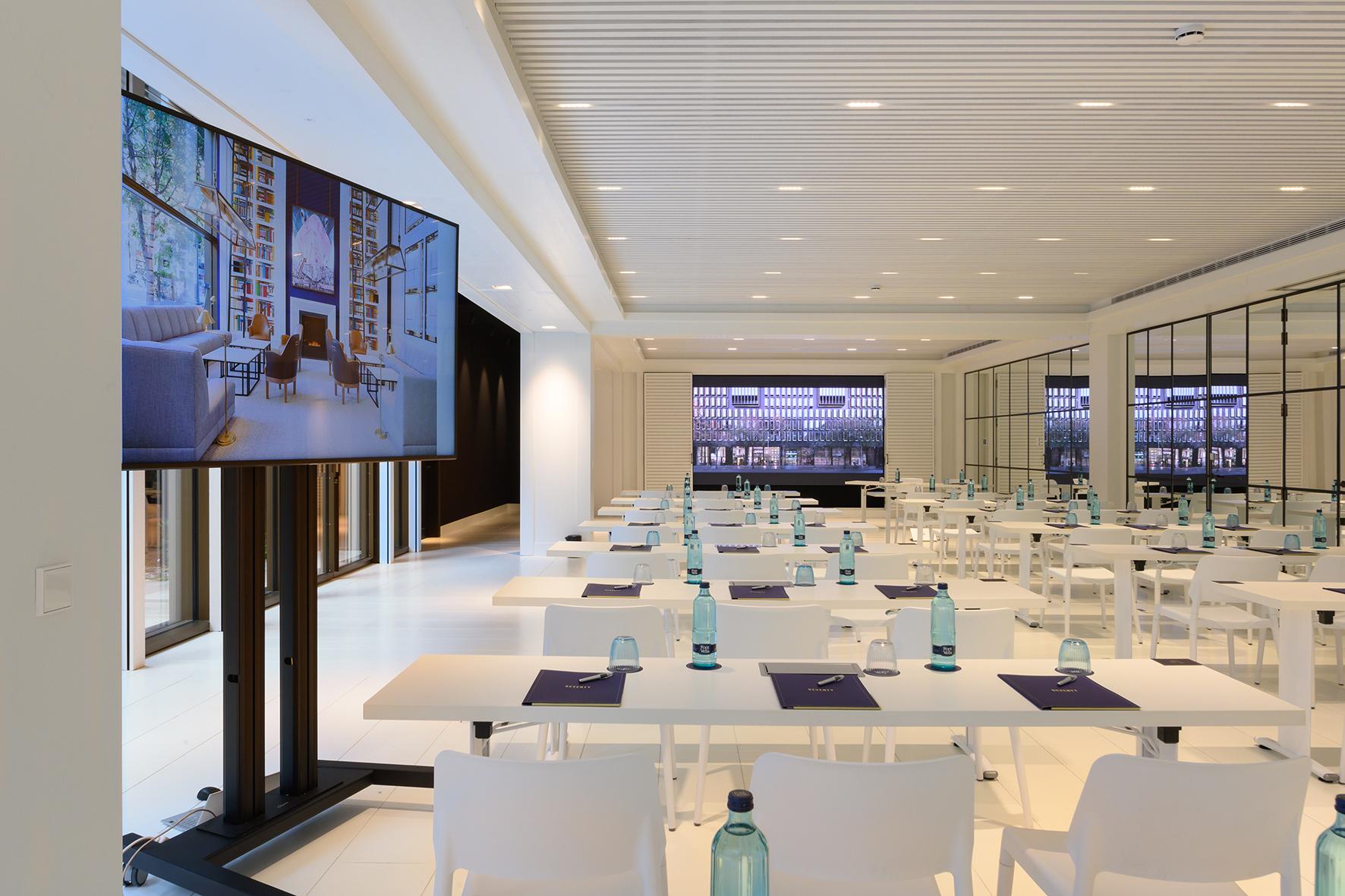 Seventy Hotel 4*